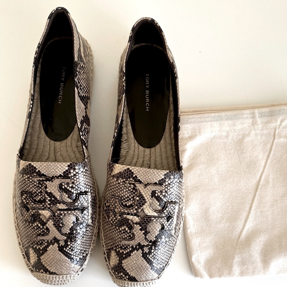 New Tory Burch Black and Cream Snakeskin Espadrilles. Size 9.